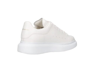 Alexander Mcqueen Sneakers con doppio laccio bicolore 5537701