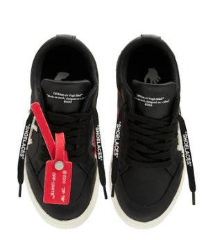 Off-White Vulcanized OGIA001F Sneakers mit Schnürsenkeln