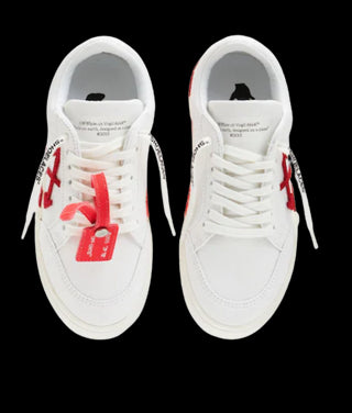 Off-White Vulcanized OBIA003F Sneakers mit Schnürsenkeln