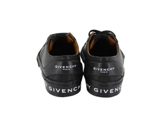 Givenchy Sneakers be00te with laces